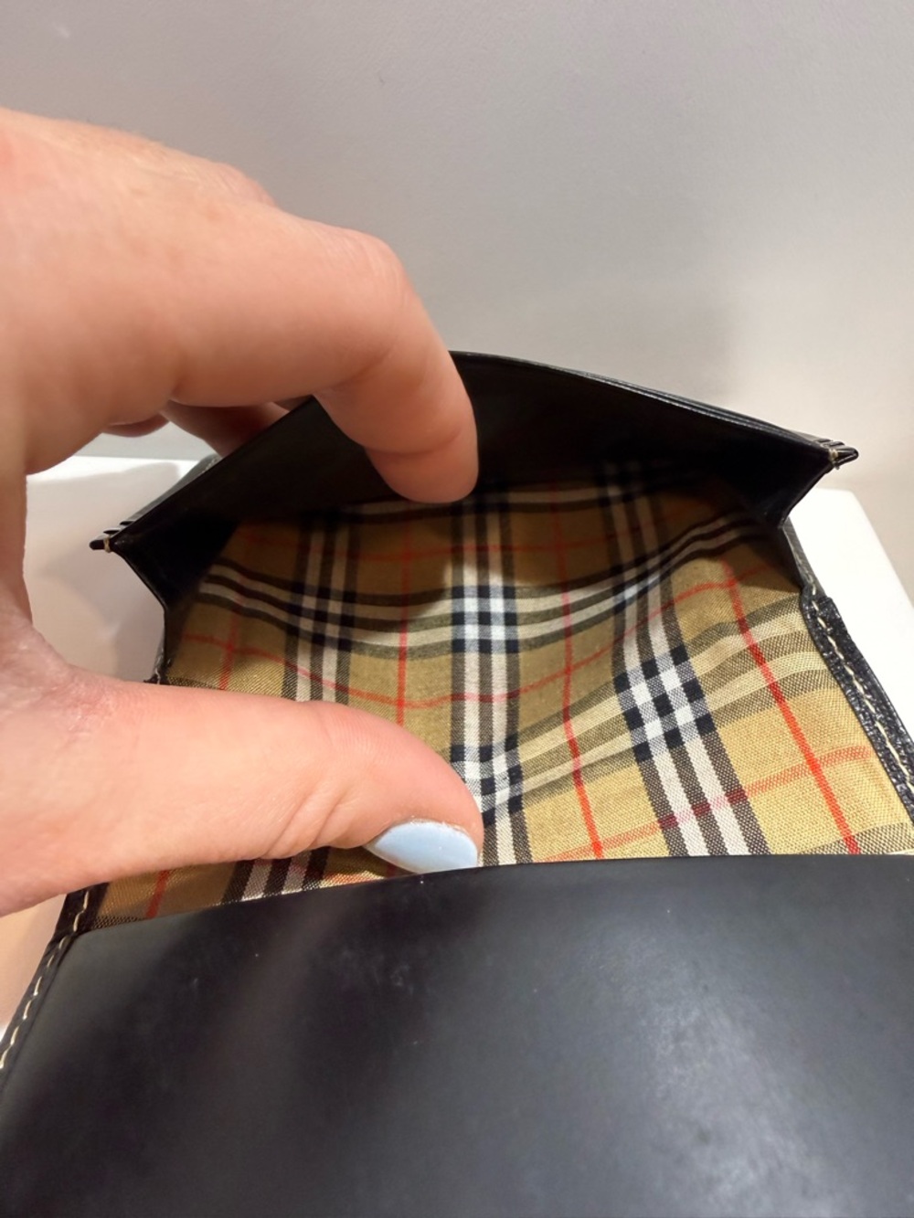Burberry Black Leather Bifold Wallet with House check interior - Picture 8 of 8